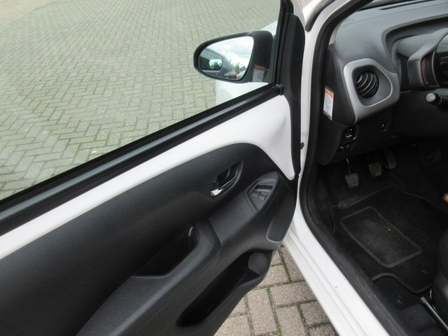 Foto 8 van Toyota Aygo 1.0 VVT-i x-play