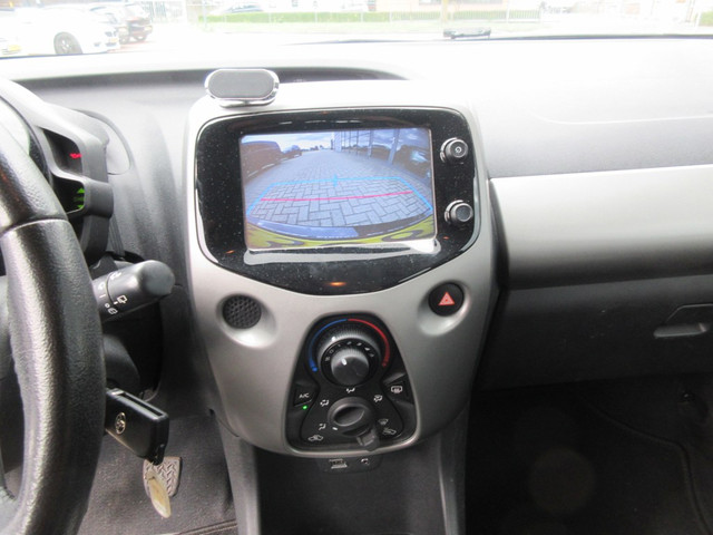 Foto 10 van Toyota Aygo 1.0 VVT-i x-play
