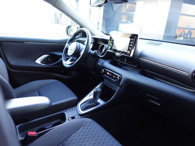 Foto 5 van Toyota Yaris 1.5 Hybrid Dynamic (Navi/Carplay,Camera,AdaptiveCruise,Keyless,Trekhaak,Stoelverwarming
