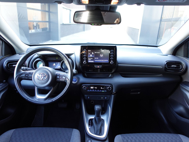 Foto 4 van Toyota Yaris 1.5 Hybrid Dynamic (Navi/Carplay,Camera,AdaptiveCruise,Keyless,Trekhaak,Stoelverwarming