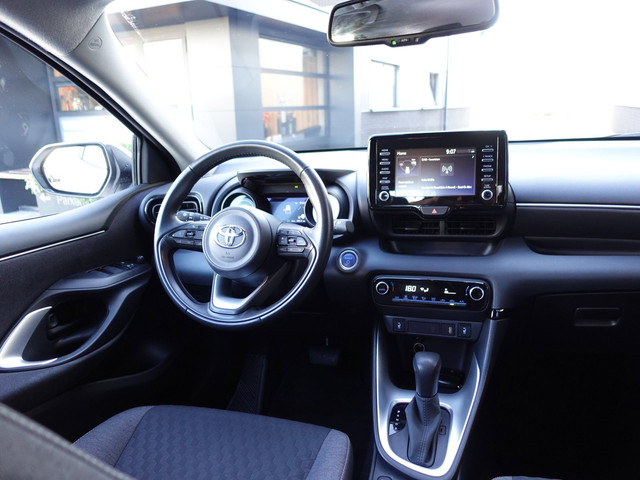 Foto 3 van Toyota Yaris 1.5 Hybrid Dynamic (Navi/Carplay,Camera,AdaptiveCruise,Keyless,Trekhaak,Stoelverwarming