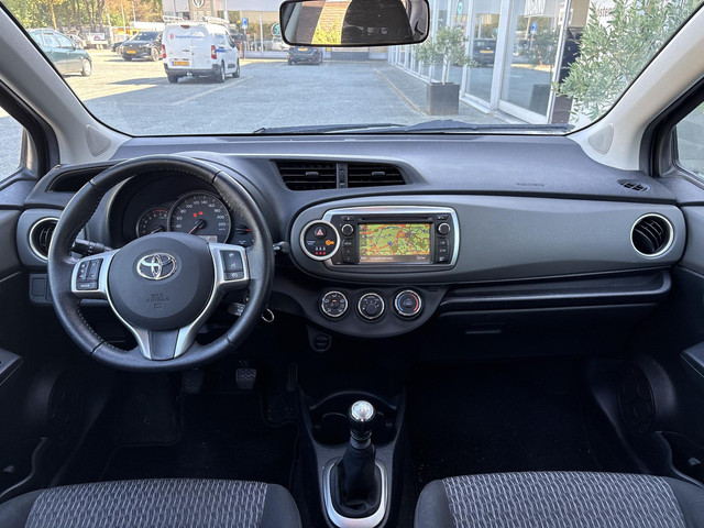 Foto 6 van Toyota Yaris 1.3 VVT-i Aspiration *TREKHAAK/ NAVIGATIE/ CRUISE CONTROL**