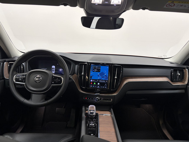 Foto 10 van Volvo XC60 2.0 T8 PHEV AWD Ultra Black Edition/ Trekhaak 2250kg/ Luchtvering/ Massage stoelen/ Stoel