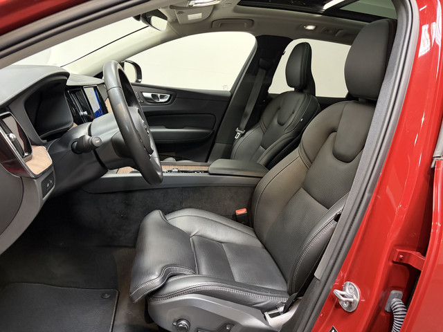 Foto 8 van Volvo XC60 2.0 T8 PHEV AWD Ultra Black Edition/ Trekhaak 2250kg/ Luchtvering/ Massage stoelen/ Stoel
