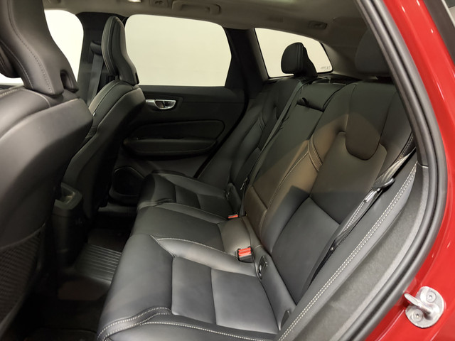 Foto 7 van Volvo XC60 2.0 T8 PHEV AWD Ultra Black Edition/ Trekhaak 2250kg/ Luchtvering/ Massage stoelen/ Stoel