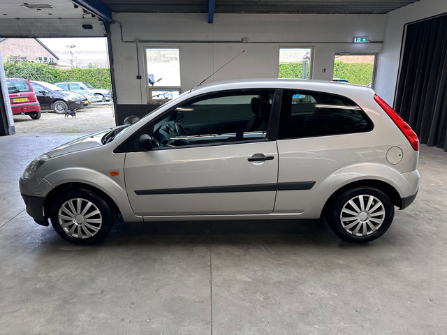 Foto 10 van Ford Fiesta 1.3-8V Champion|Airco