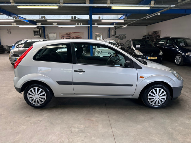 Foto 7 van Ford Fiesta 1.3-8V Champion|Airco