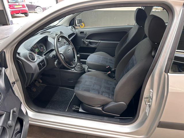 Foto 5 van Ford Fiesta 1.3-8V Champion|Airco