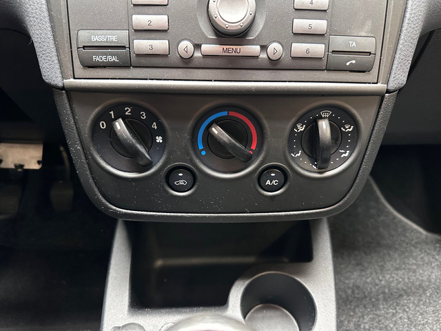 Foto 3 van Ford Fiesta 1.3-8V Champion|Airco