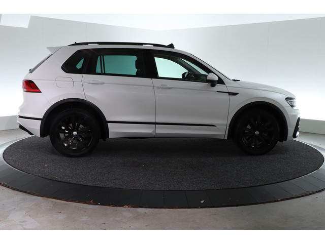 Foto 4 van Volkswagen Tiguan 2.0 TSI 4Motion Highline | SCHUIF-KANTEL DAK | TREKHAAK | 360 CAMERA |