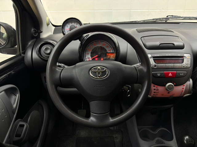 Foto 10 van Toyota Aygo 1.0-12V Dynamic Navigator / TOP STAAT / RIJKLAAR