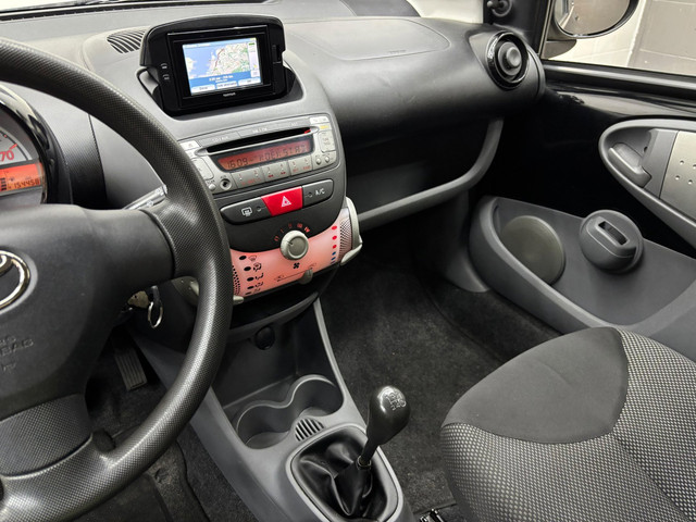 Foto 6 van Toyota Aygo 1.0-12V Dynamic Navigator / TOP STAAT / RIJKLAAR