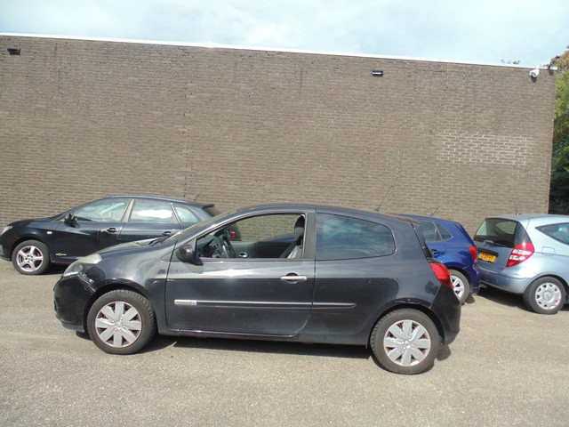 Foto 2 van Renault Clio 1.5 dCi Parisienne 2011