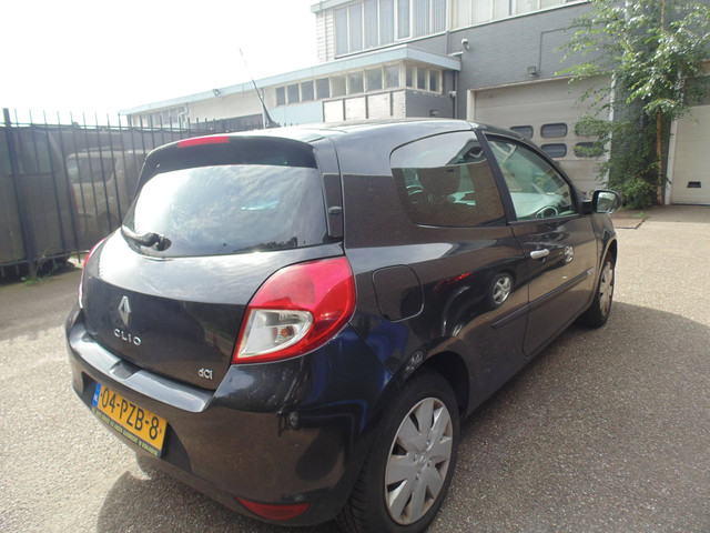Foto 4 van Renault Clio 1.5 dCi Parisienne 2011