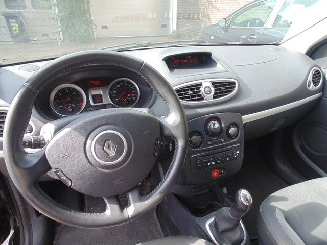 Foto 6 van Renault Clio 1.5 dCi Parisienne 2011