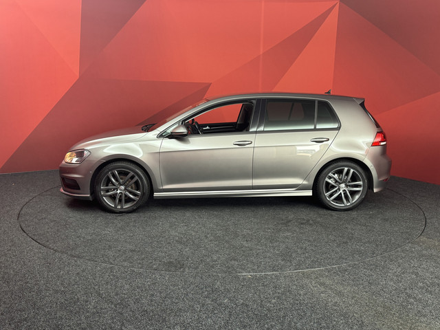 Volkswagen Golf 1.2 TSI Business Edition R Connected | Stoelverwarming | Massage | Navi |