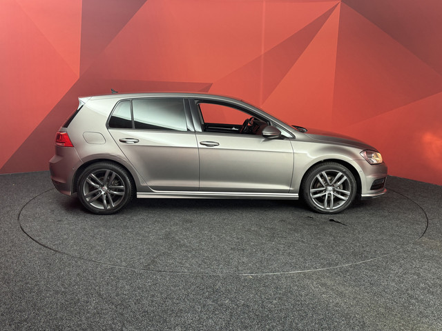 Foto 10 van Volkswagen Golf 1.2 TSI Business Edition R Connected | Stoelverwarming | Massage | Navi |