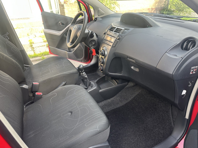 Foto 9 van Toyota Yaris 1.3 VVTi Comfort AIRCO/EL RAMEN/DEALER ONDERHOUD