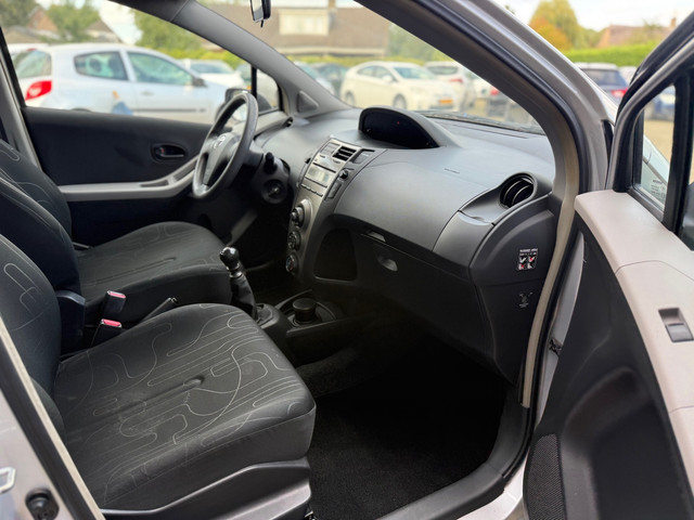 Foto 10 van Toyota Yaris 1.3 VVTi Comfort