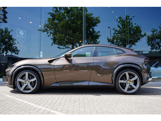 Foto 2 van Ferrari Purosangue 6.5 V12 / NL-AUTO / BTW / Carbon / Massage / 8 D.Km
