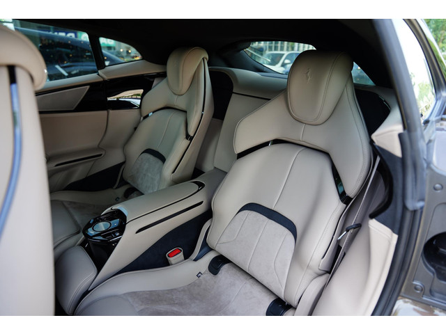 Foto 9 van Ferrari Purosangue 6.5 V12 / NL-AUTO / BTW / Carbon / Massage / 8 D.Km