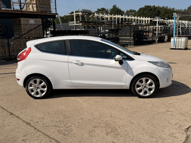 Foto 2 van Ford Fiesta 1.25 Sensation Edition, AIRCO(CLIMA), CRUISE CONTROL, PARKEERSENSOREN, BLUETOOTH-RADIO-C