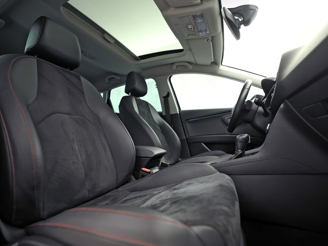 Foto 4 van SEAT Leon 1.4 TSI FR Intense Sport 150Pk Automaat (SCHUIFDAK, APPLE CARPLAY, KEYLESS, CAMERA, STOELV