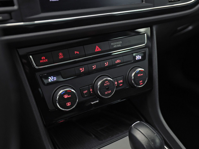 Foto 3 van SEAT Leon 1.4 TSI FR Intense Sport 150Pk Automaat (SCHUIFDAK, APPLE CARPLAY, KEYLESS, CAMERA, STOELV