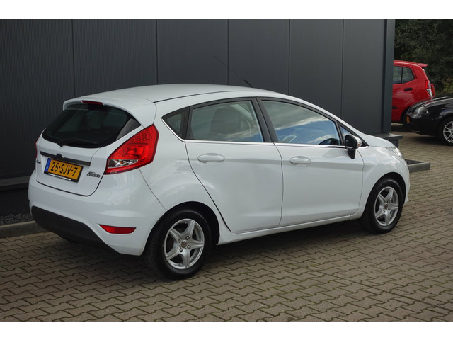 Foto 8 van Ford Fiesta 1.6 TDCi ECOnetic Titanium