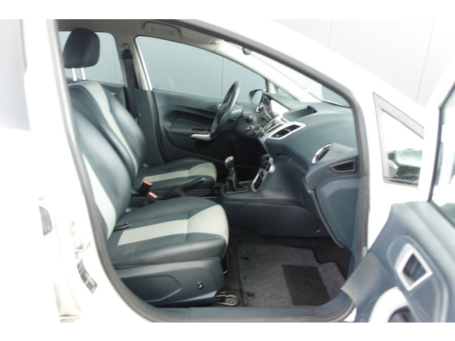 Foto 4 van Ford Fiesta 1.6 TDCi ECOnetic Titanium