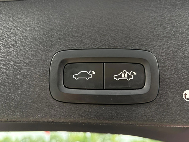 Foto 3 van Volvo Xc40 B3 2.0 Mild hybrid | Automaat | LED | Carplay | PDC | Stoel/ Stuur verw | Cruise | Dealer