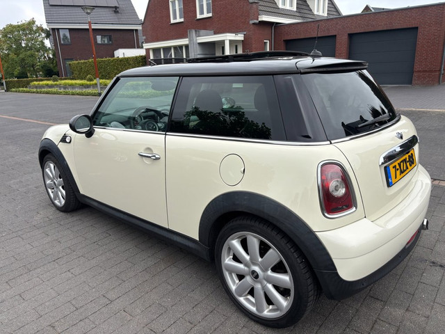 Foto 8 van Mini 3-Deurs 1.6 Cooper airco navigatie a.p.k. 2027