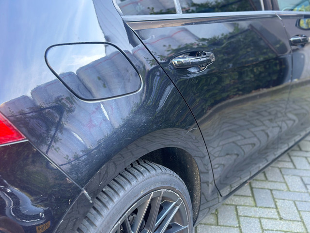 Foto 2 van Volkswagen Golf 1.6 TDI Bluetooth - Navi - Elektr ramen