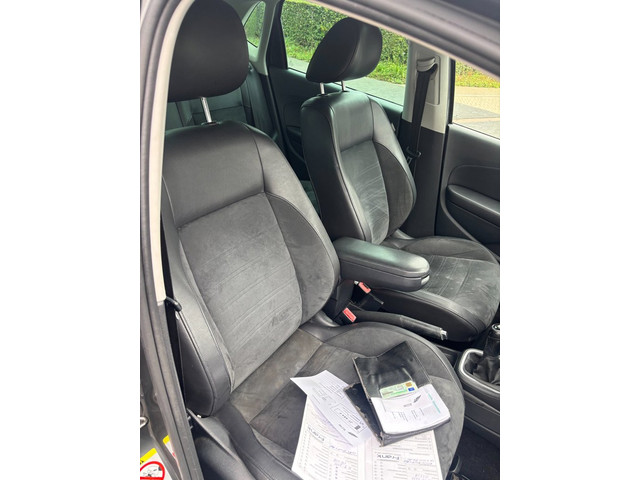 Foto 3 van Volkswagen Polo 1.4-16V Highline leder a.p.k 2027 airco