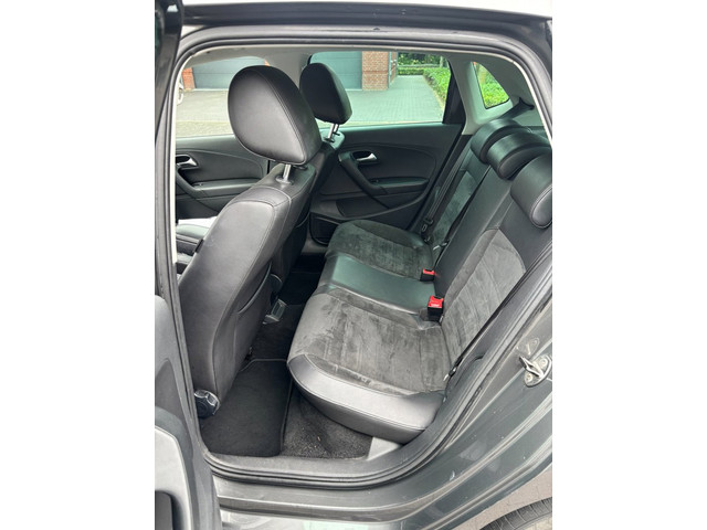 Foto 2 van Volkswagen Polo 1.4-16V Highline leder a.p.k 2027 airco