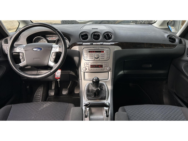 Foto 7 van Ford Galaxy 2.0-16V Ghia 145PK | 7 Persoons | NL AUTO | NAP | Trekhaak | Climate Control | Cruise Co