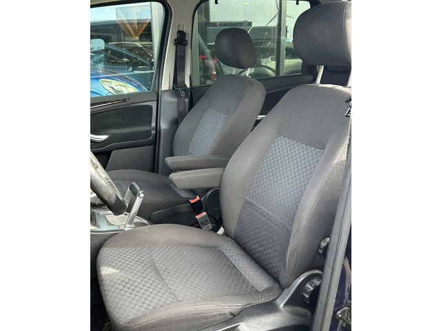 Foto 8 van Ford Galaxy 2.0-16V Ghia 145PK | 7 Persoons | NL AUTO | NAP | Trekhaak | Climate Control | Cruise Co