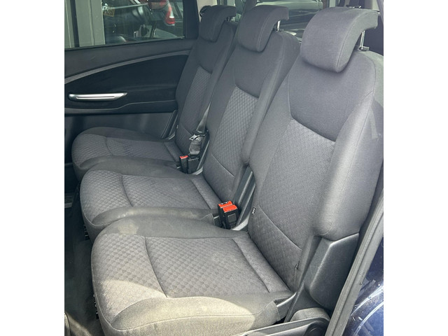 Foto 10 van Ford Galaxy 2.0-16V Ghia 145PK | 7 Persoons | NL AUTO | NAP | Trekhaak | Climate Control | Cruise Co