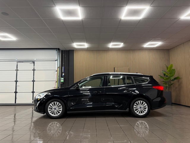 Foto 10 van Ford Focus Wagon 1.0 EcoBoost Titanium Business * Automaat / Carplay / Navigatie / LM Velgen / NL Au