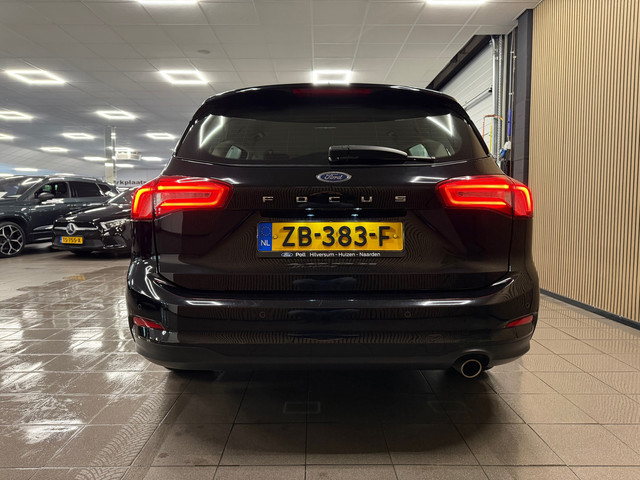 Foto 8 van Ford Focus Wagon 1.0 EcoBoost Titanium Business * Automaat / Carplay / Navigatie / LM Velgen / NL Au