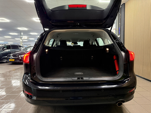 Foto 7 van Ford Focus Wagon 1.0 EcoBoost Titanium Business * Automaat / Carplay / Navigatie / LM Velgen / NL Au