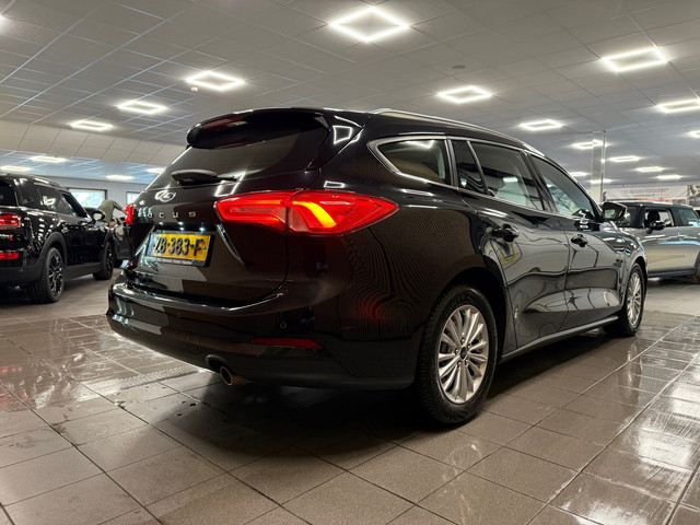 Foto 6 van Ford Focus Wagon 1.0 EcoBoost Titanium Business * Automaat / Carplay / Navigatie / LM Velgen / NL Au