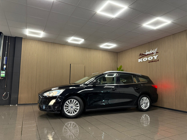 Foto 2 van Ford Focus Wagon 1.0 EcoBoost Titanium Business * Automaat / Carplay / Navigatie / LM Velgen / NL Au