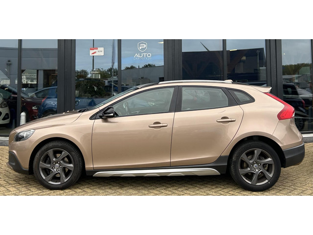 Foto 6 van Volvo V40 Cross Country 1.6 T4 Summum 179PK | NL AUTO | NAP | Lederen Bekleding | Achteruitrijcamera