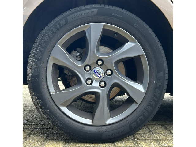 Foto 7 van Volvo V40 Cross Country 1.6 T4 Summum 179PK | NL AUTO | NAP | Lederen Bekleding | Achteruitrijcamera