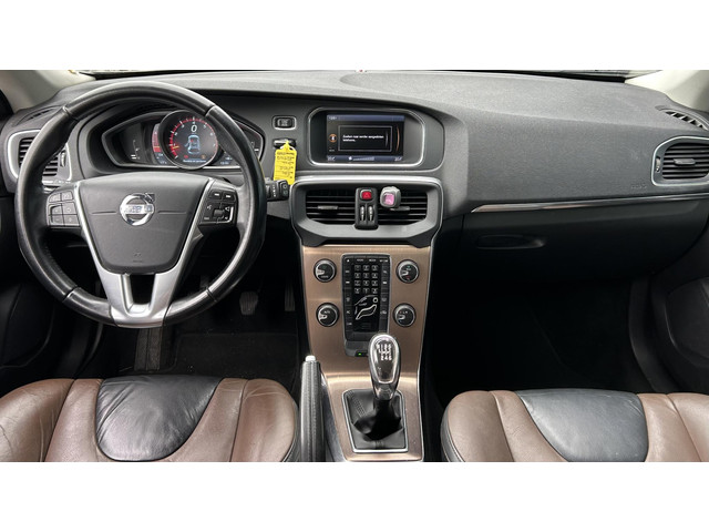 Foto 8 van Volvo V40 Cross Country 1.6 T4 Summum 179PK | NL AUTO | NAP | Lederen Bekleding | Achteruitrijcamera