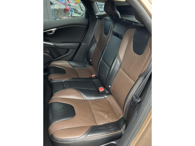Foto 10 van Volvo V40 Cross Country 1.6 T4 Summum 179PK | NL AUTO | NAP | Lederen Bekleding | Achteruitrijcamera