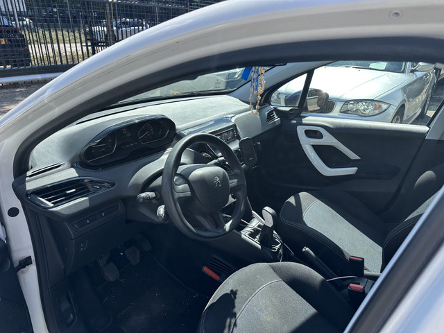 Foto 4 van Peugeot 208 1.2 PureTech Like 5DRS AIRCO ADVERTENTIE LEZEN !