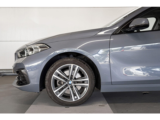 Foto 8 van BMW 1 Serie 118i