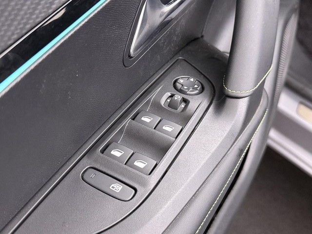 Foto 7 van Peugeot 2008 1.2 Hybrid 145 GT 360.Camera/Ad.Cruise/Led.Matrix/ Nav/Ecc/CarPlay/Keyless